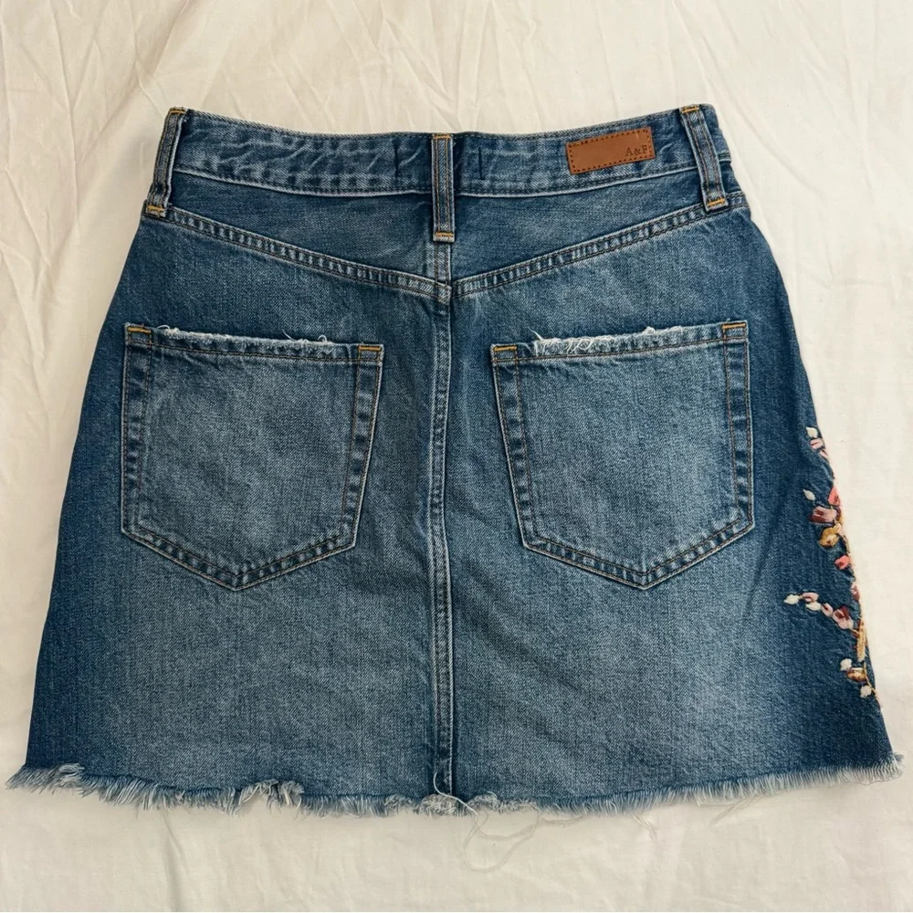 Abercrombie & Fitch Floral Embroidered Denim Mini Skirt Distressed Size 26 Boho